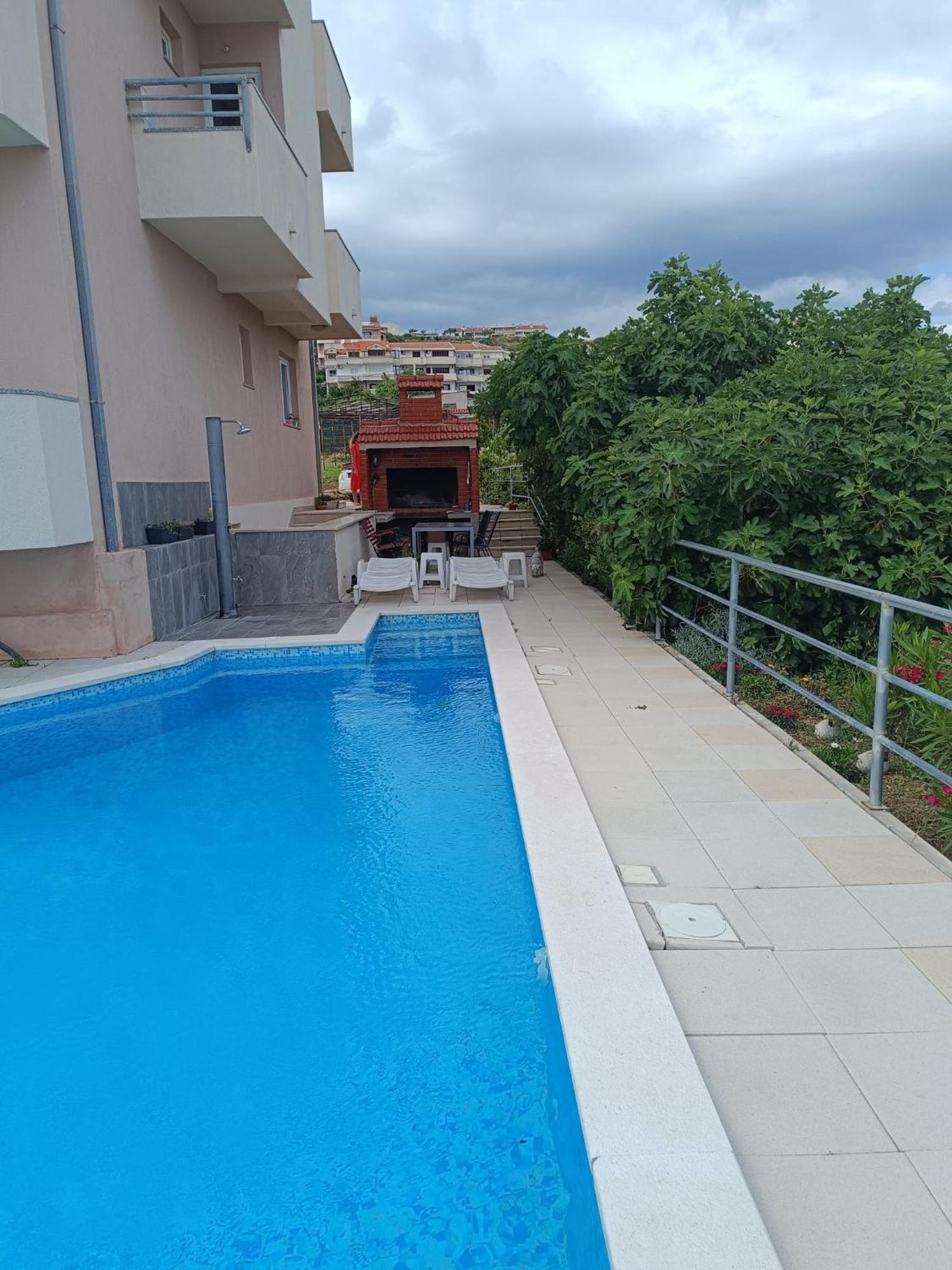 Apartment Lo - With Swimming Pool Сплит Екстериор снимка